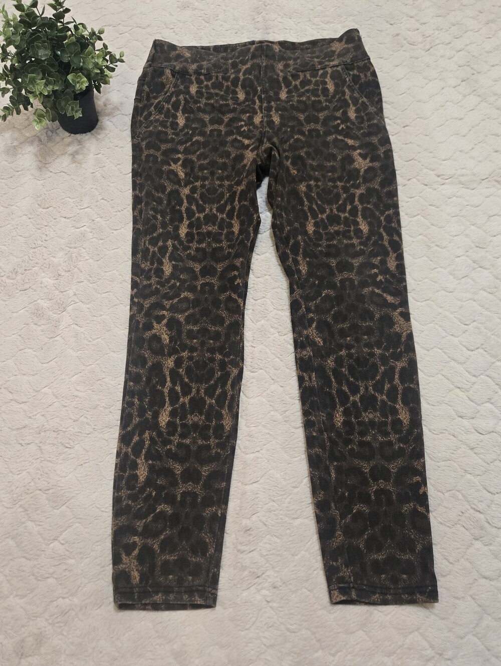 HUE Leopard Print High-Rise Straight Leg Skinny Legging Pants, Size Large